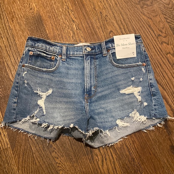 Abercrombie & Fitch Pants - Abercrombie & Fitch “The Mom Short” Jean Shorts